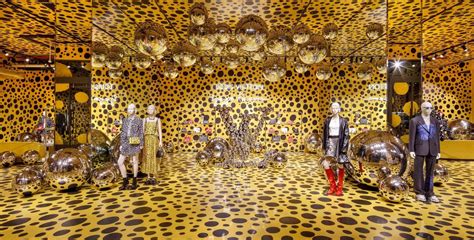 lv x yayoi kusama|yayoi kusama louis vuitton 2012.